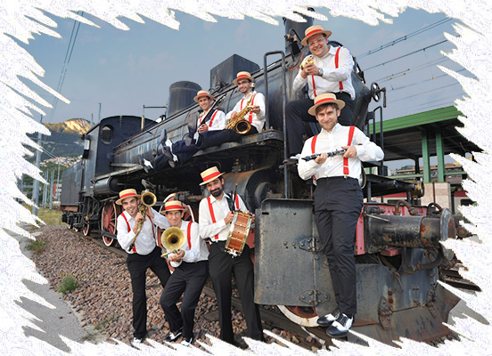 Contatta la Sextet Quartet Marching Band 